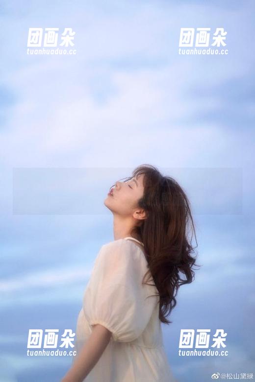 微密圈 - 追寻内心美：迷人的五姨太带来的高清自拍写真集与情感旅程.txt