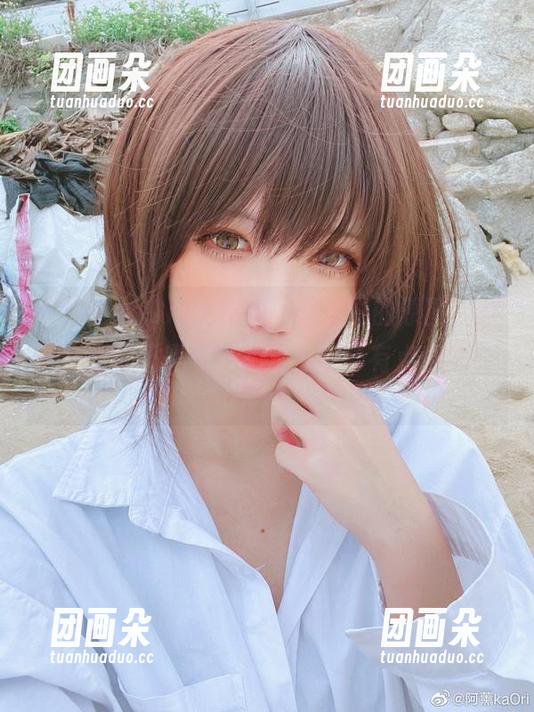 “阿薰kaOri女教师”图集中的原图，难道是课堂还是写真？这位教师有点意思！.txt