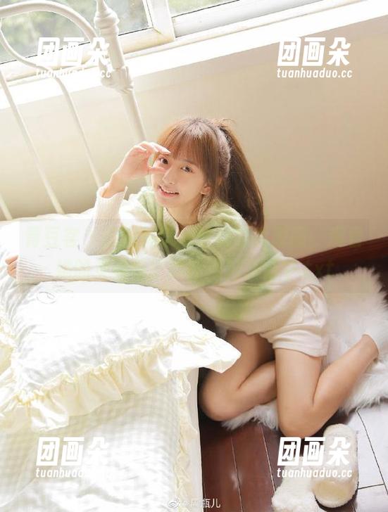 青豆客 - 欧阳妮娜娜修女写真原图，观看她的灵动与宁静在光影交错中.txt