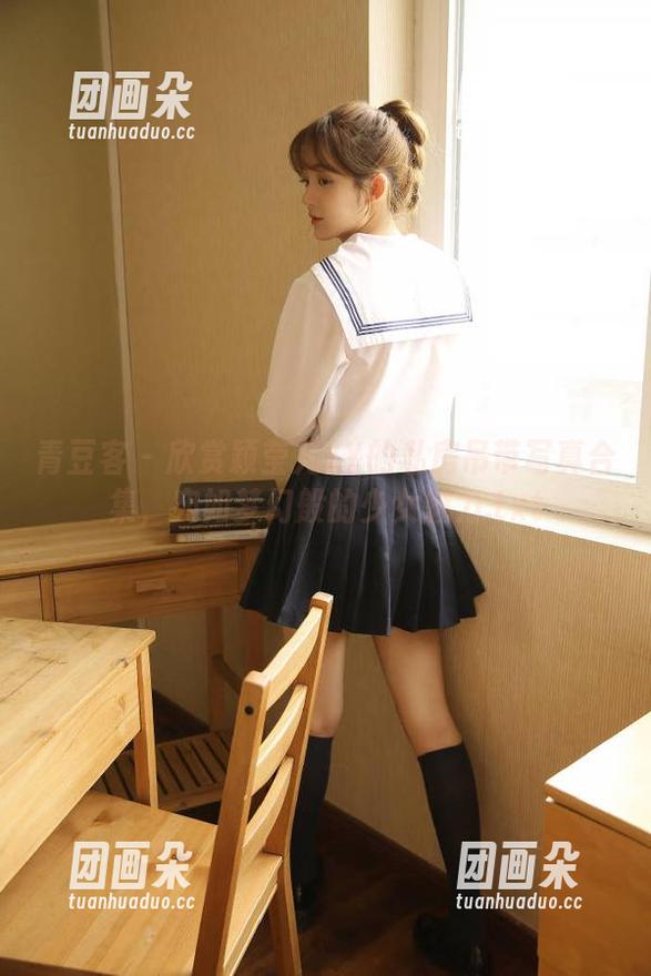 青豆客 - 欣赏颖莹儿YY的私房吊带写真合集，宛如梦幻般的少女魅力.txt