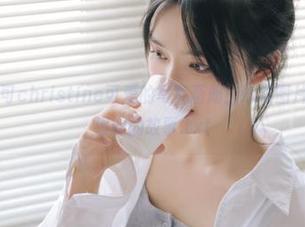 青豆客 – 黄可christine可爱的写真画册：心动图片合集，讲述温暖的故事.txt