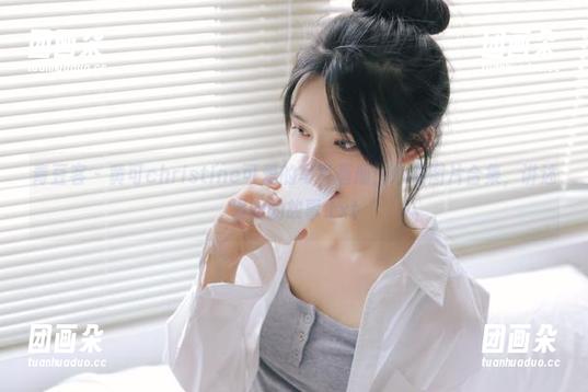 青豆客 - 黄可christine可爱的写真画册：心动图片合集，讲述温暖的故事.txt